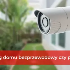 Nowoczesne systemy monitoringu domu: kamera IP na tle zielonego ogrodu.
