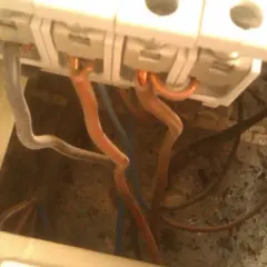 Instalacja elektryczna z widocznymi przewodami. Czy ten kabel nadaje się do 30kW?