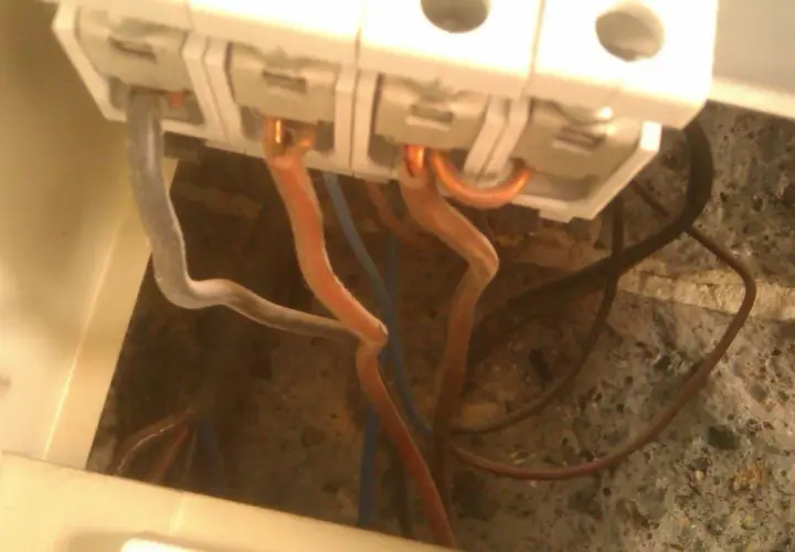 Instalacja elektryczna z widocznymi przewodami. Czy ten kabel nadaje się do 30kW?