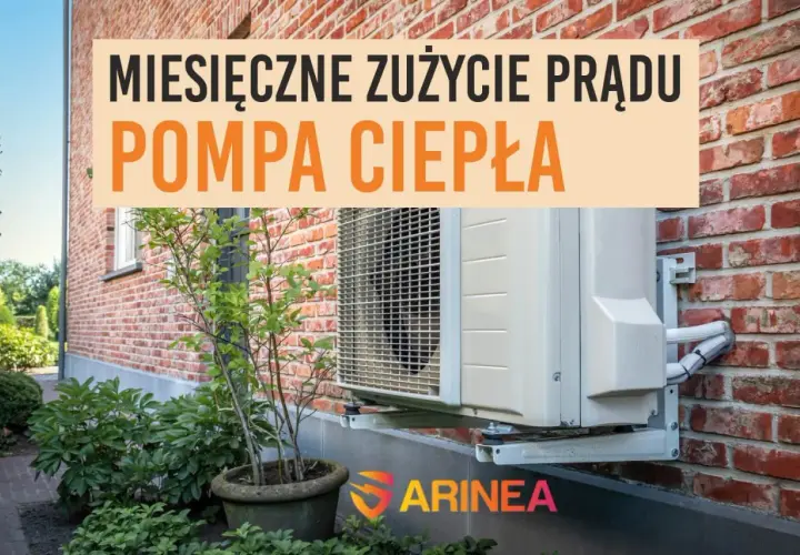 Pompa ciepła zamontowana na ścianie z cegły. Napis informuje o miesięcznym zużyciu prądu.