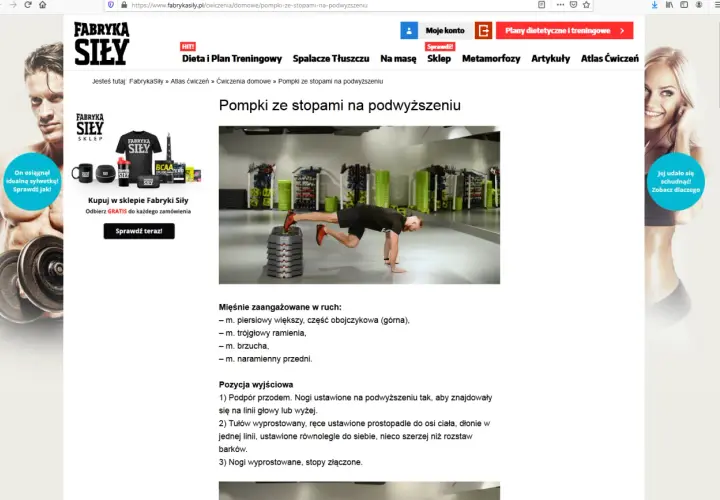 Mężczyzna wykonuje pompki z nogami na podwyższeniu, pokazując siłę w domu. Ćwiczenie angażuje klatkę piersiową, ramiona i brzuch.
