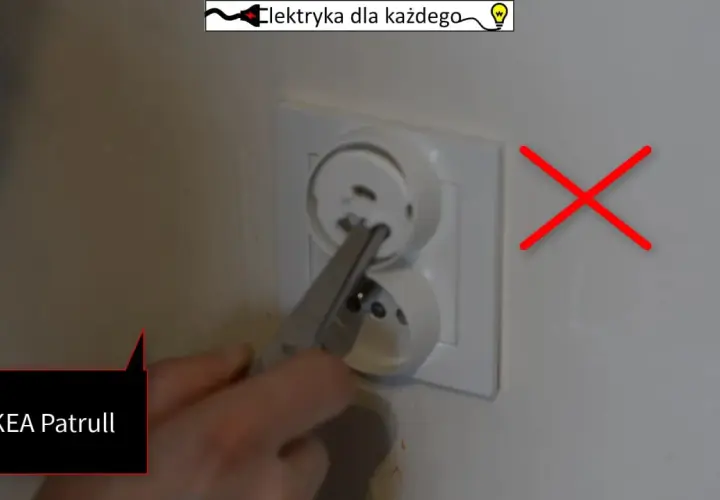 Zaślepienie gniazdka elektrycznego za pomocą IKEA Patrull. Czerwony krzyżyk oznacza zakaz.