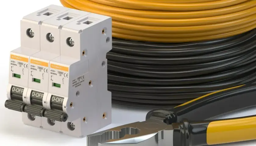 Wyłączniki nadprądowe i zwinięte kable, żółty i czarny, idealne do instalacji, gdy zastanawiasz się, jaki przewód do pompy ciepła.