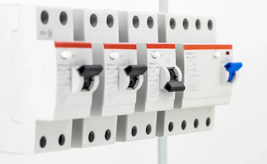 4kW - Jaki bezpiecznik? Bezpieczny wybór dla Twojej instalacji