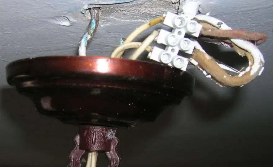 Podłącz żyrandol do starej instalacji - poradnik krok po kroku