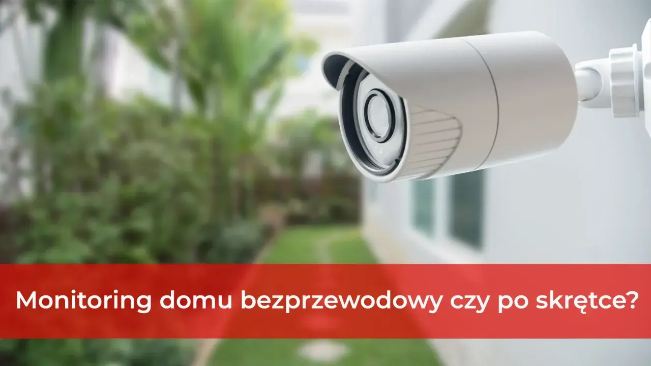 Nowoczesne systemy monitoringu domu: kamera IP na tle zielonego ogrodu.