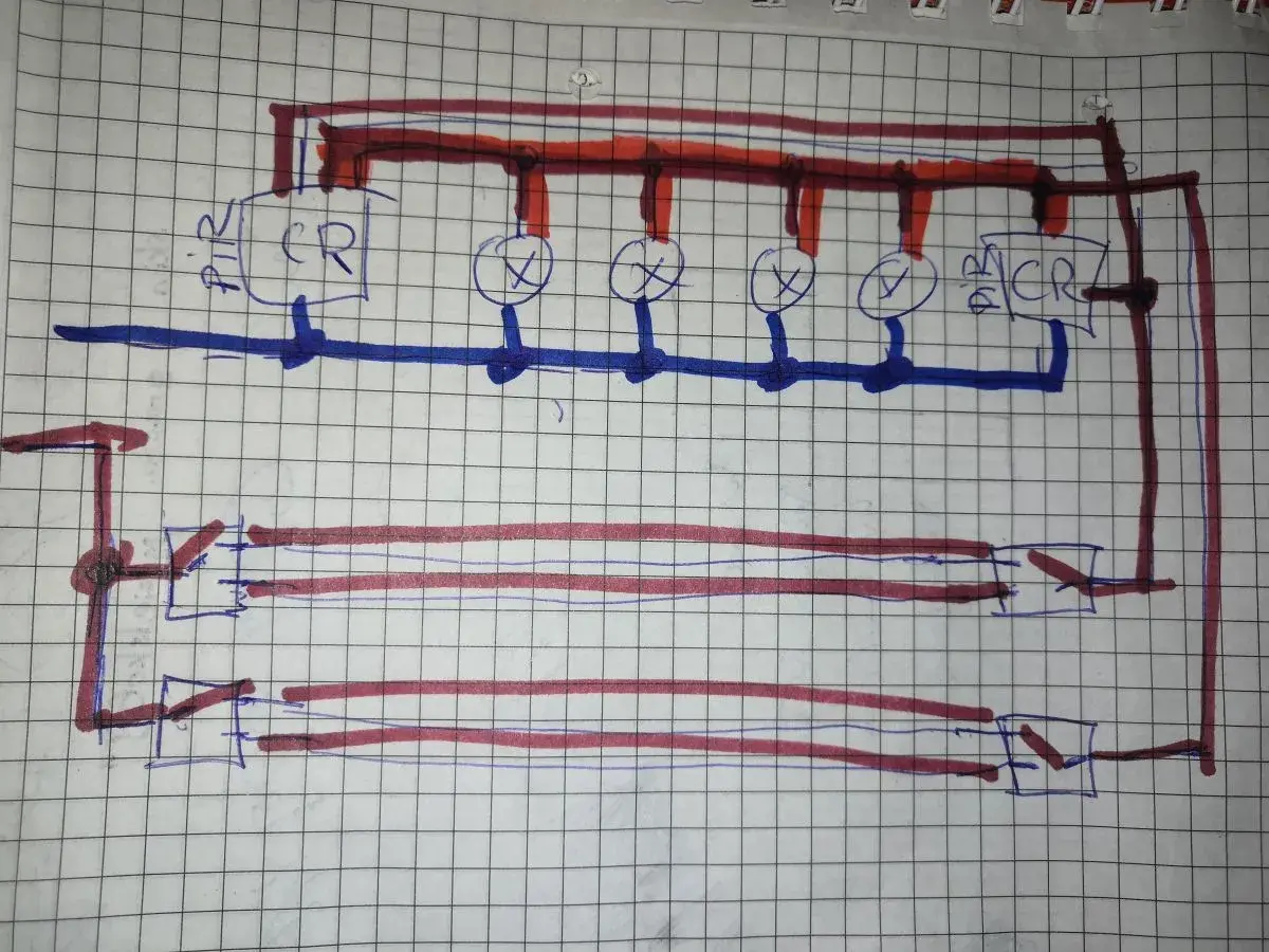 Schemat połączeń elektrycznych, pokazujący jak podłączyć czujnik ruchu na klatce schodowej. Widać przekaźnik, lampy i przewody.