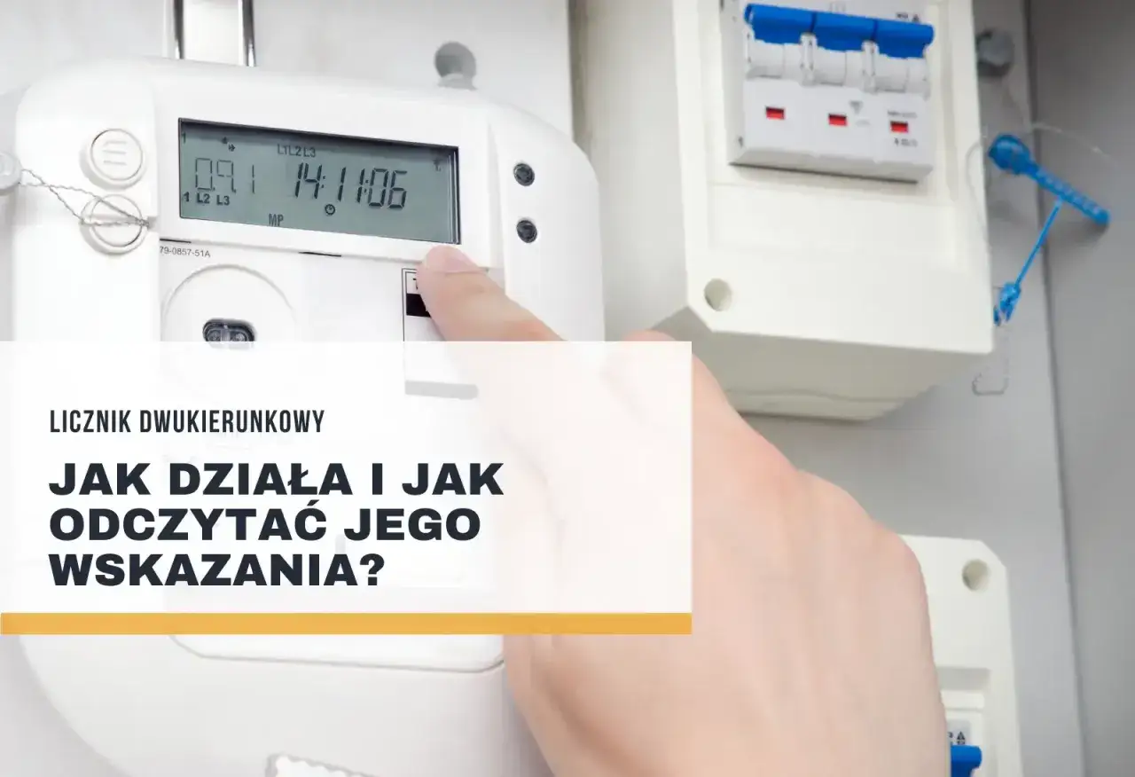 Dwukierunkowy licznik energii elektrycznej, kluczowy do oceny fotowoltaika opłacalność. Dłoń wskazuje odczyt.